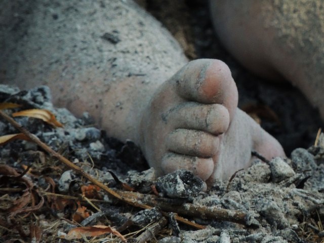 Toes full of ashes